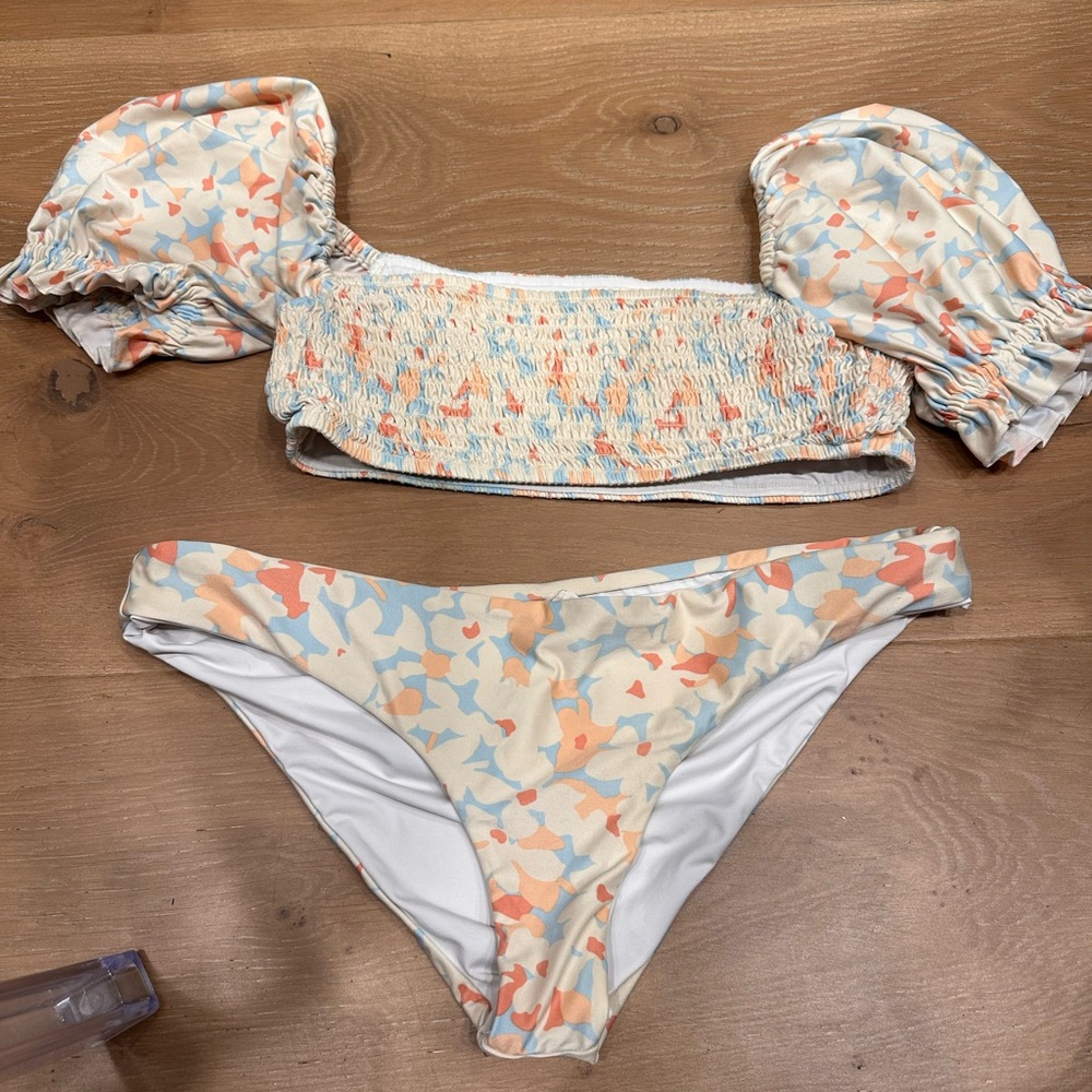 L’space bikini set in medium. Micro nylon and spandex super soft and stretchy!